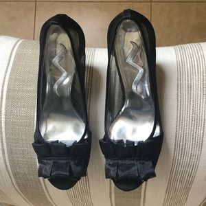 NINA BLACK MESH PEEP TOE HEELS 7.5 M